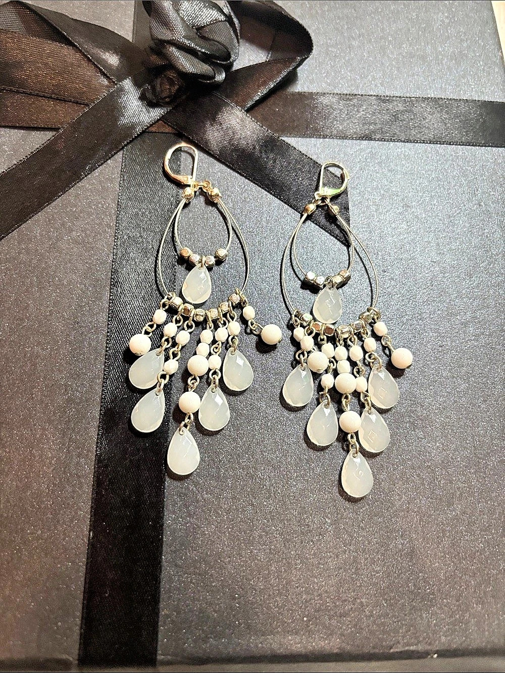 Teardrop Beaded Dangle Earrings in White & Gold Like New